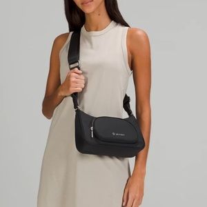 Lululemon Crossbody Nano Pouch, 2L 💕Sold out everywhere